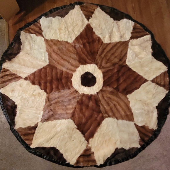 BEAUTIFUL ROUND SHAPE ALPACA PATTERN RUG 53" - Picture 3 of 12